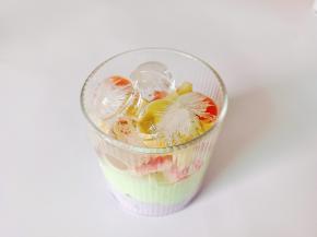 放上一些冰块。