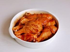 加入孜然粉抓拌均匀，腌制1小时以上。