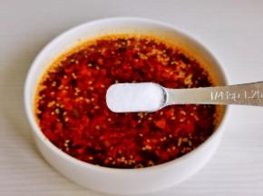 按个人口味加入盐。