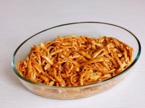 盖上盖子腌制15分钟。