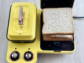 盖上另一片吐司片