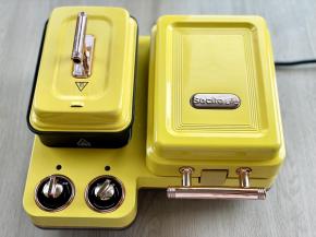 盖好三明治机，热压3分钟