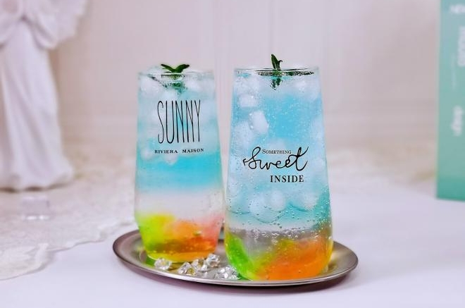 蓝色海洋鸡尾酒