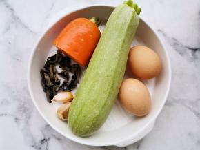 准备好所有食材。