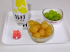 青提洗净对半切开。