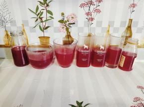 装在容器中，晾至温热后，放入冰箱冷藏2个小时，就凝固成葡萄果冻了！（不要装的太慢，装三分之二就可以了，一会儿还要加奶茶呢！）