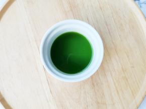 剩下的切小块榨汁过滤。