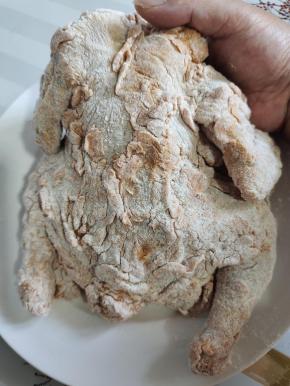 抖掉多余的面粉会出现这种鱼鳞状！做出来的最好吃！