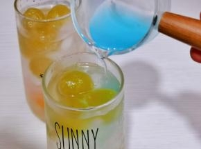 再倒入鸡尾酒。