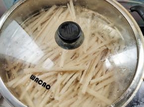 水开，上锅蒸3分钟！