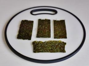 再横过来剪成四块。