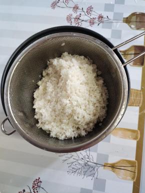 淘洗干净的米，控干水分备用！