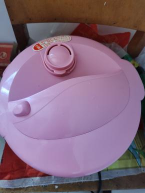 放进电饭锅里，按上煮饭键即可！