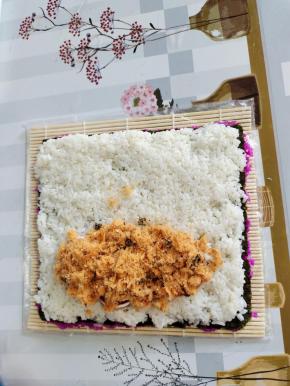 再放上海苔肉松！