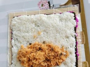 再放上海苔肉松！