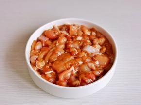 抓拌均匀腌制15分钟。