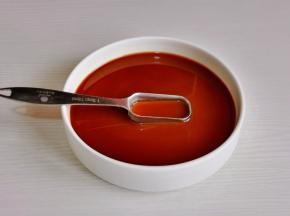 半碗水搅拌均匀。