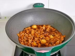 大火收汁至浓稠关火。