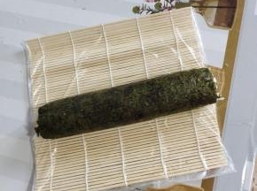 这样团一下，卷出来的寿司特别的紧实！圆润！