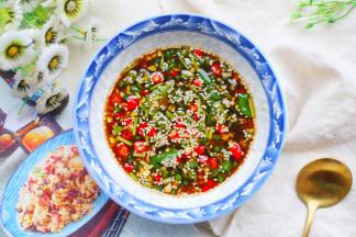 可以蘸虾、饺子、金针菇、西兰花、各种水煮菜，拌面，都超级好吃啦!