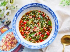 可以蘸虾、饺子、金针菇、西兰花、各种水煮菜，拌面，都超级好吃啦!