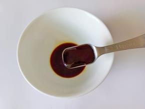 调一个蒲烧汁，生抽，老抽，蜂蜜，蚝油。