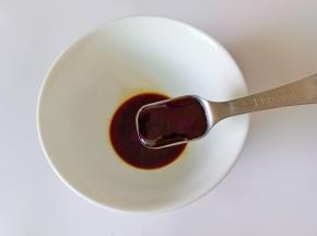 调一个蒲烧汁，生抽，老抽，蜂蜜，蚝油。