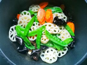 加入所有食材，