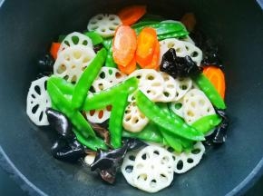 加入所有食材，