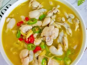 牛蛙鲜香嫩滑，汤汁拌饭是一绝！