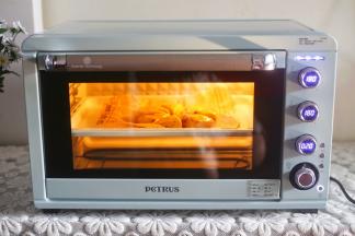 推入预热好的烤箱，180度烤20分钟就可以了。