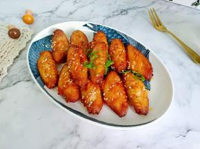 香喷喷的鸡翅出炉了，香辣过瘾，停不下来的节奏！