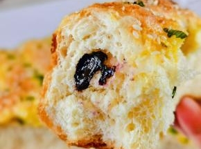 一口气吃两个还想吃。