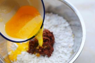 黄油，巧克力碎，