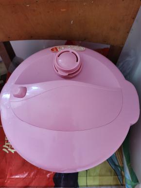 放入电饭锅，按煮饭键蒸熟，再焖5分钟即可！