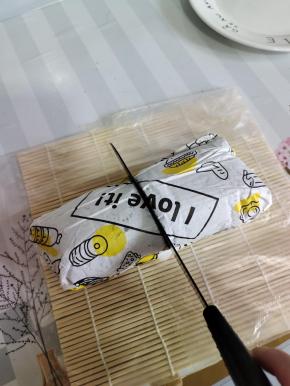 对半切开就可以开吃啦！