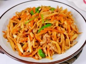 荤素搭配营养又好吃。