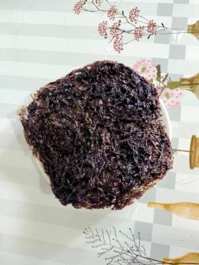 选择干净无沙的紫菜一片备用！