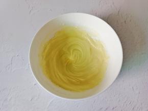 搅拌至牛奶与黄油混合。