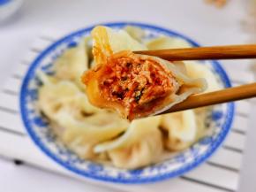 皮薄馅大，蘸上蒜蓉辣酱~天哪好吃绝绝子！