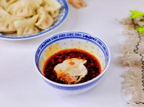 蘸料：蒜泥，生抽，油辣子。