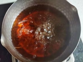 小火煮沸。