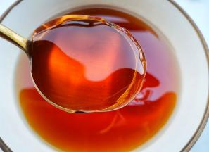 倒入容器中晾凉。放入冰箱冷藏2小时至凝固。