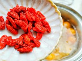 出锅前加枸杞，