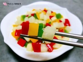 白萝卜入口清脆混搭彩椒独有的清香让人回味无穷