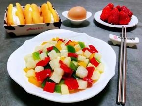 白萝卜和彩椒的营养价值非常丰富经常食用对身体有益