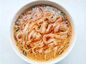 加入半碗煮河粉的水，