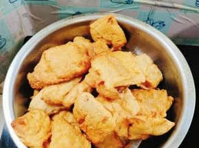 看看炸了满满一大盆呢！这下可以吃个过瘾啦！（吃不完的冰箱冷藏保存，吃的时候，在油锅里复炸一遍就可以了！）
