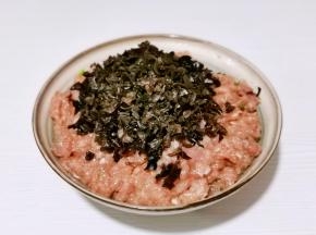 加入切碎的黑木耳。