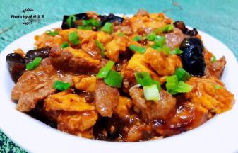 美味可口的鱼香木须肉装入盘中最后撒上香葱颜值瞬间爆棚